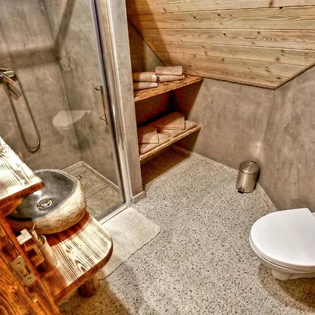 Baba Yaga Lodge *